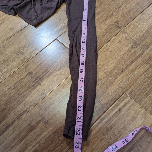 PrettyLittleThing Jersey Knot Front Long Sleeve Crop Top - Picture 10 of 11